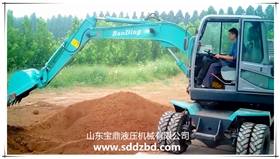山東寶鼎小型輪式挖掘機(jī)械產(chǎn)品