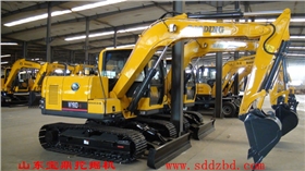 山東寶鼎小型挖掘機械產(chǎn)品.JPG