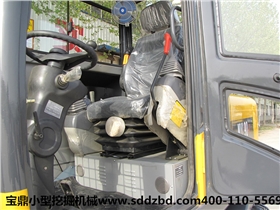 寶鼎小型挖掘機(jī)