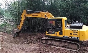 國產(chǎn)小型挖掘機