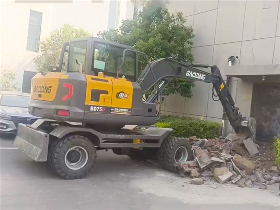 寶鼎BD75D輪式挖掘機(jī).jpg 寶鼎BD75D輪式挖掘機(jī).jpg