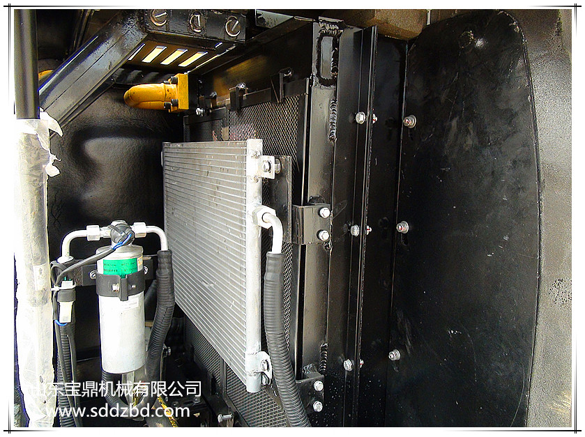 山東寶鼎機(jī)械有限公司小型挖掘機(jī)產(chǎn)品水箱部件