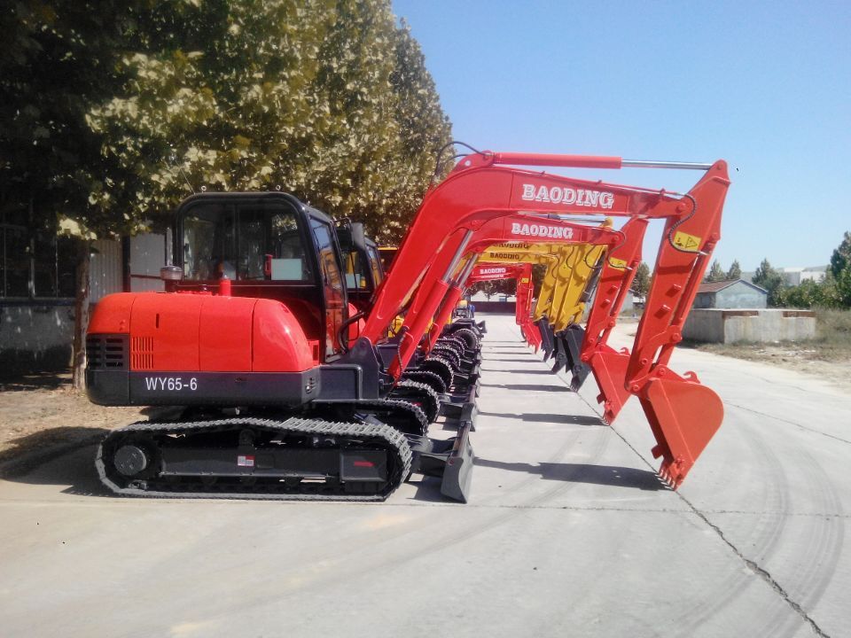 節(jié)能環(huán)保型小型挖掘機(jī)械