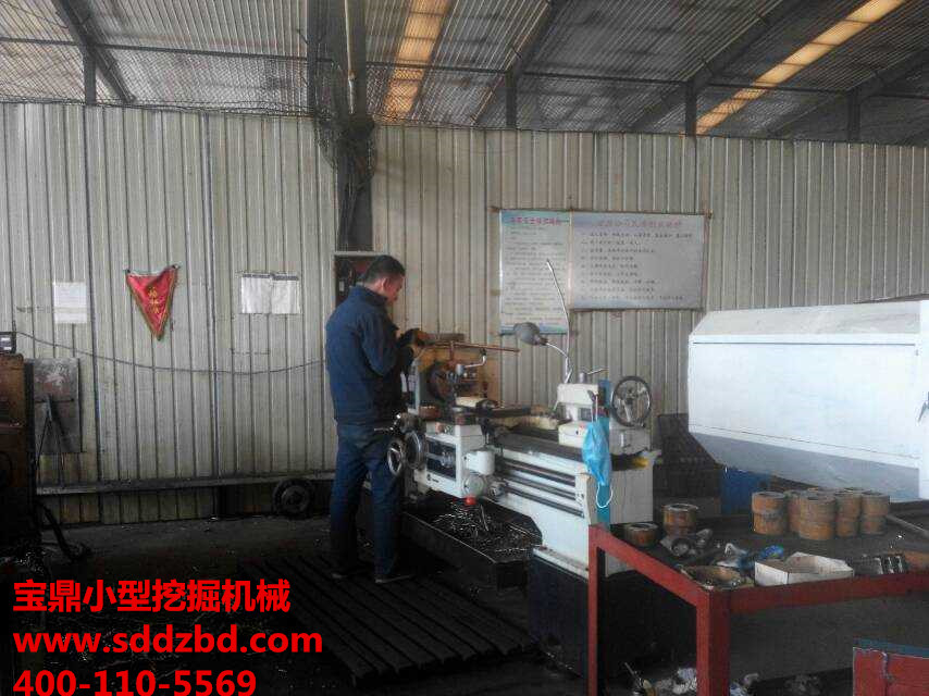 寶鼎小型挖掘機(jī)械