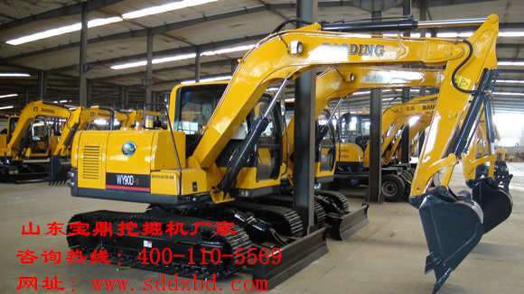 山東寶鼎國(guó)產(chǎn)小型挖掘機(jī)械廠家產(chǎn)品.JPG