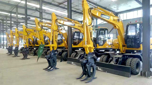小型挖掘機(jī)
