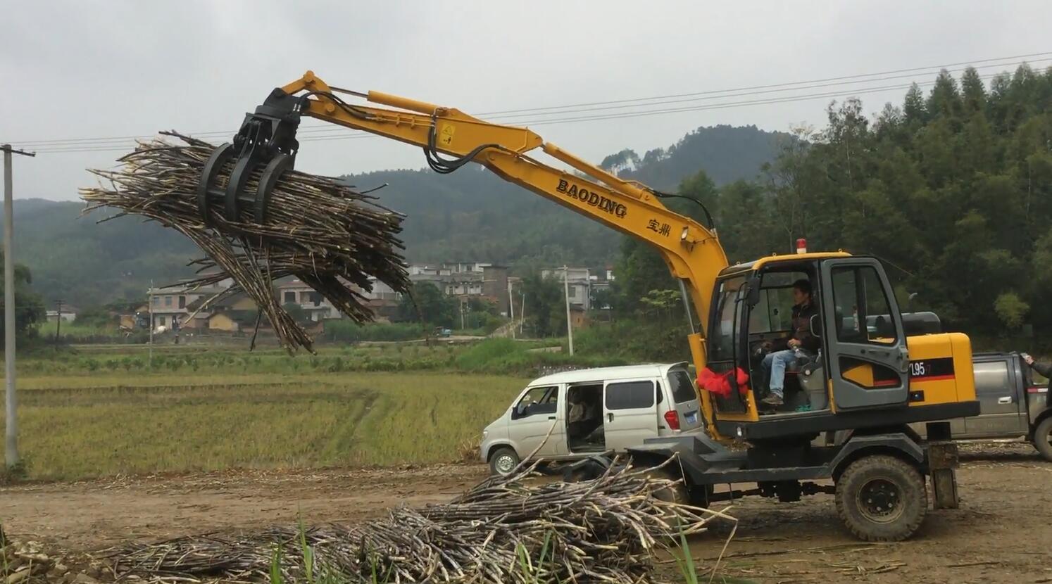 輪式抓木機(jī)