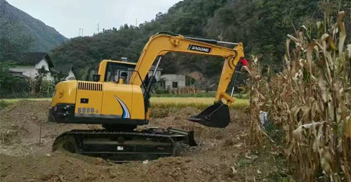 國產(chǎn)挖掘機(jī)