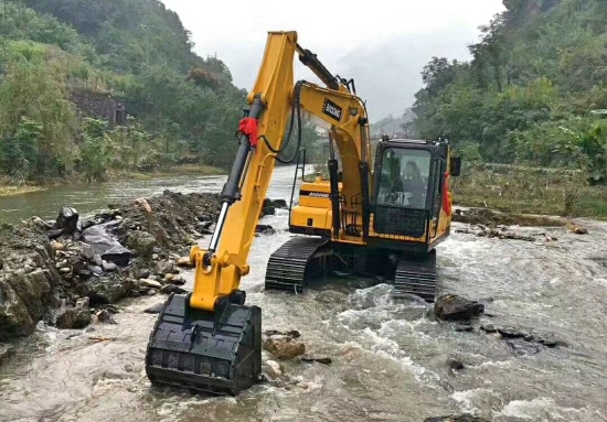 寶鼎小型挖掘機(jī)廠家