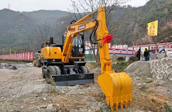 小型輪式挖掘機(jī)多少錢一臺(tái)
