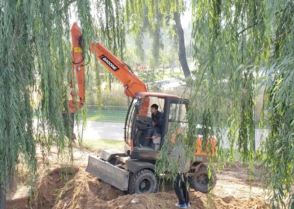 輪式挖掘機可以斜坡作業(yè)嗎