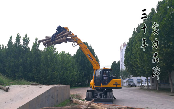 寶鼎輪式挖掘機(jī)抓木機(jī).jpg