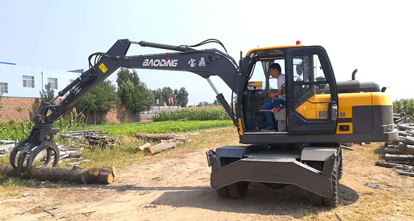 寶鼎輪式抓木機(jī)95車(chē)型.jpg