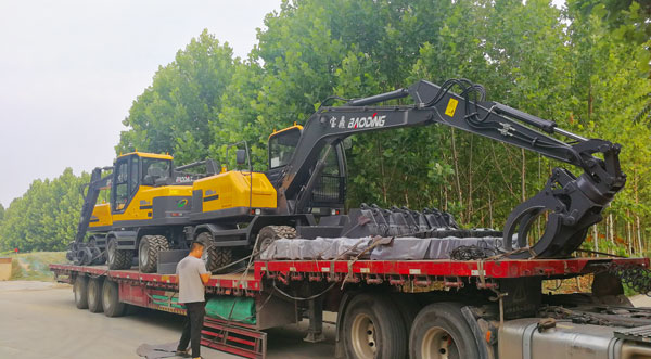 寶鼎抓木機(jī)95車(chē)型發(fā)車(chē).jpg