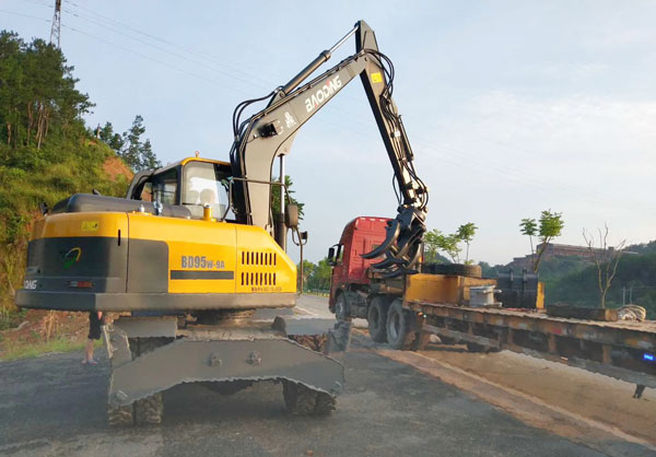 寶鼎輪式抓木機(jī)95車型.jpg