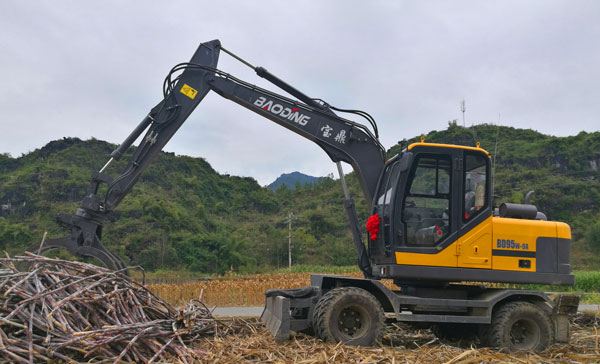 輪式抓木機(jī)寶鼎95車型.jpg