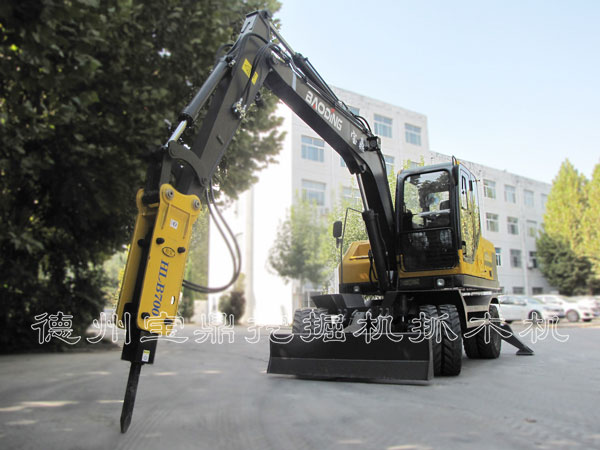 寶鼎多功能挖掘機(jī)抓木機(jī).jpg