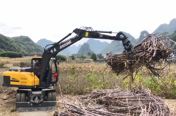 寶鼎高端輪式抓木機(jī)95型號