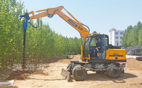 多功能輪式挖掘機(jī).jpg