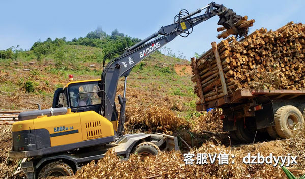 抓木機(jī)山區(qū)裝車作業(yè).jpg