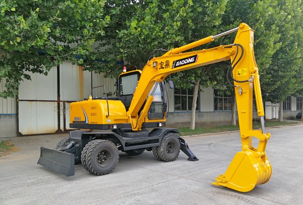 寶鼎小型輪式挖掘機(jī).jpg
