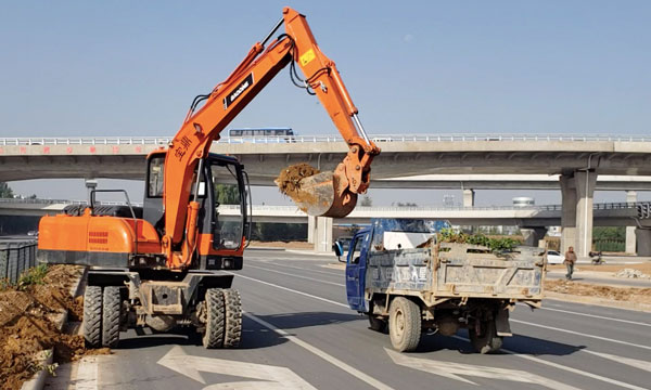 寶鼎輪式挖掘機(jī).jpg