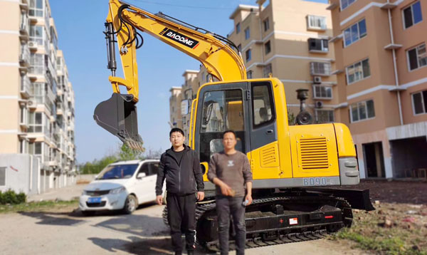 寶鼎挖掘機(jī)廠家用戶.jpg