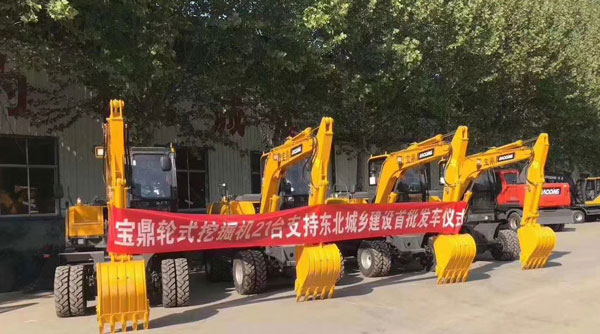 寶鼎輪式挖掘機(jī)80車(chē)型.jpg