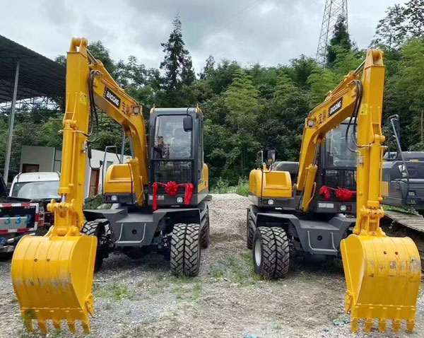寶鼎80輪式挖掘機(jī)車型.jpg