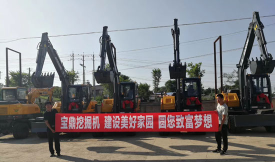 寶鼎輪式挖掘機(jī)致富新農(nóng)村建設(shè).jpg