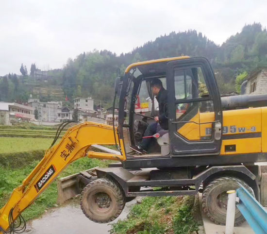 寶鼎輪式挖掘機(jī)95車型.jpg