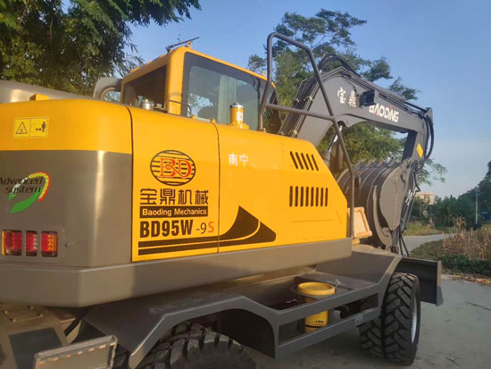 寶鼎輪式挖掘機抓木機95s車型.jpg