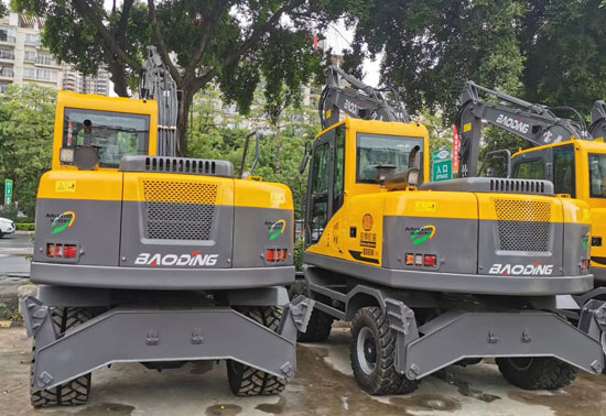 寶鼎輪式挖掘機(jī)95車(chē)型.jpg
