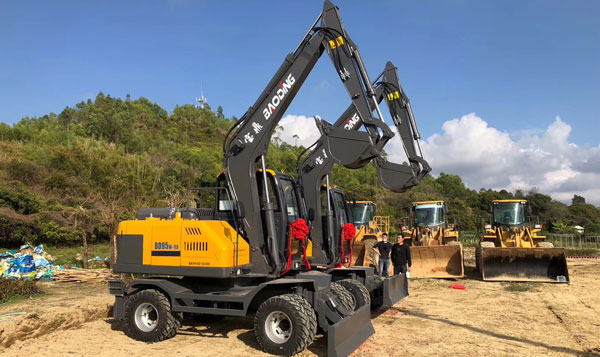 寶鼎輪式挖掘機(jī)95車型.jpg