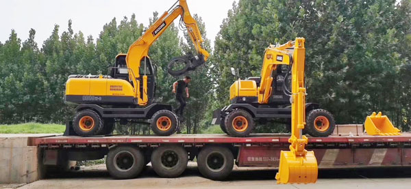 寶鼎輪式挖掘機(jī)發(fā)車(chē)現(xiàn)場(chǎng).jpg