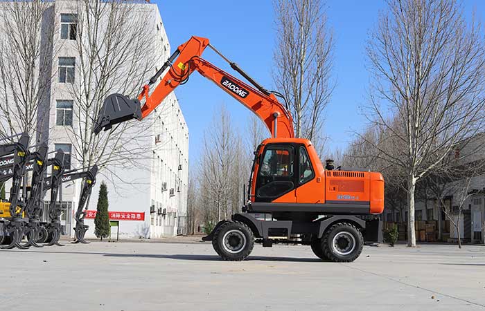 小型挖掘機(jī)