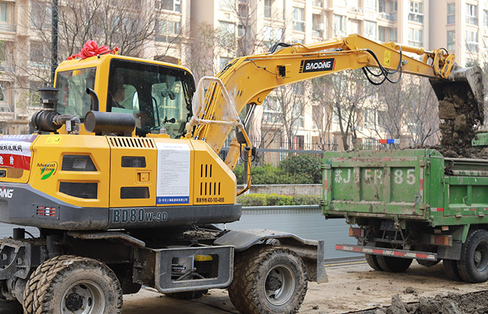 寶鼎小型輪式挖掘機，投資低回報高的車型