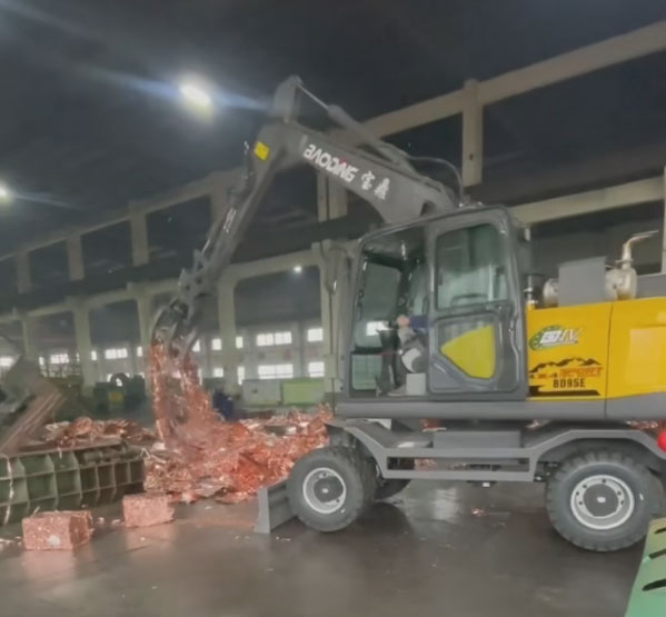 寶鼎輪式抓鋼機(jī)在金屬處理廠應(yīng)用案例