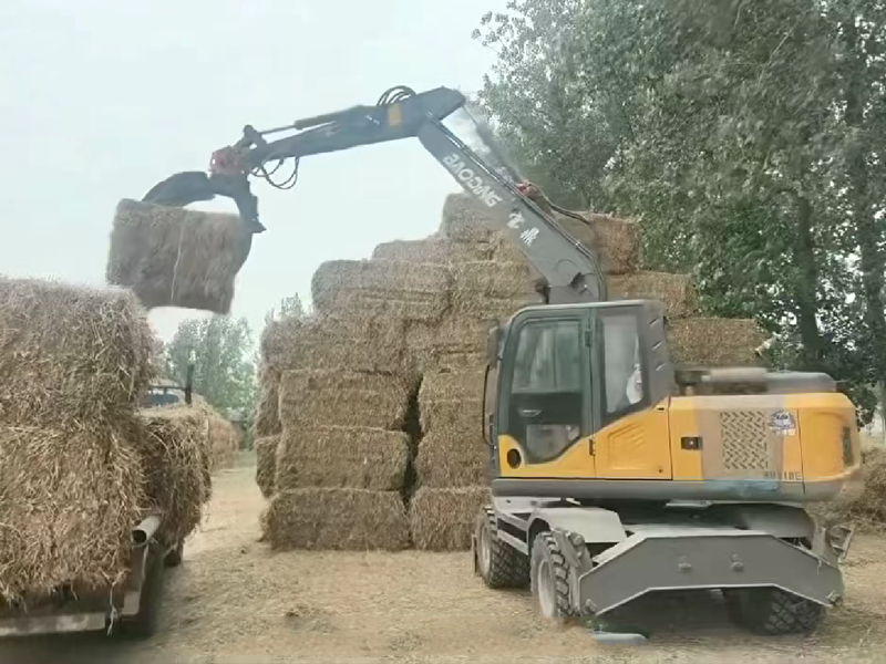 寶鼎110E抓木機憑借加長臂實現(xiàn)7層高效堆疊