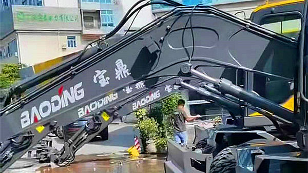 寶鼎廣西抓木機(jī)銷售網(wǎng)點(diǎn)又填新兵-廣西貴港抓木機(jī)銷售點(diǎn)開業(yè)