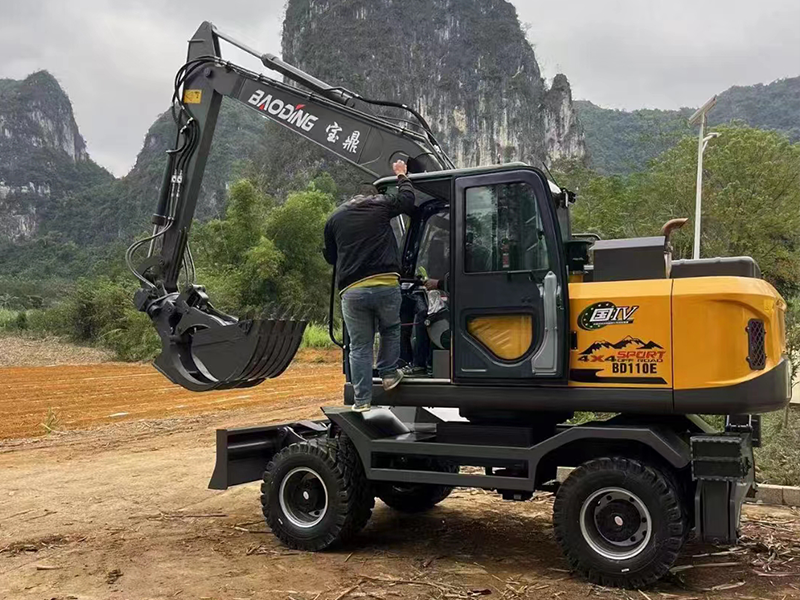 寶鼎挖掘機(jī)廠家：雪中發(fā)車，銷往四川
